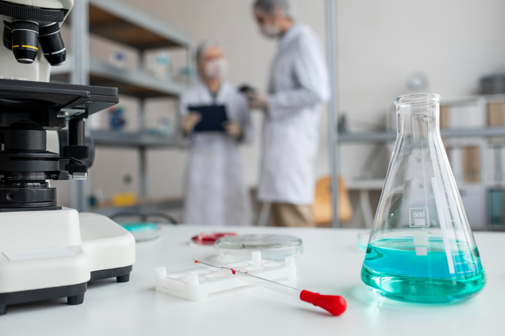 ACCADEMIA PERITALE: IL POTERE DELLA VERITÀ SCIENTIFICA (Percorso d'eccellenza per la formazione di Scientific Heritage Analysts) Il percorso dell'Accademia Peritale è l'unico in Italia a fondere il Metodo Cennini con le più avanzate tecnologie di indagine forense e notarizzazione crittografica. Formiamo una classe dirigente capace di governare il mercato dell'arte attraverso la certezza del dato materiale.
